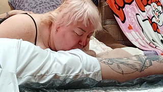 girlfriend fingering and giving blowjob with cum in her mouth