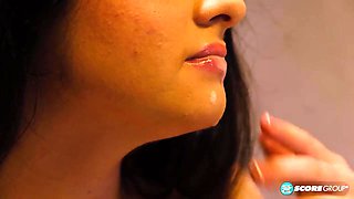 It's shower time with busty Diana Eisley