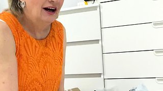 Masturbation close up Tamara big clit