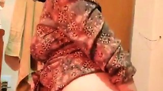 Indian Aunt Showing Some Self Love And Big Butt ð