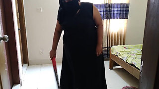 Niqab Hookup - Hot Arab BBW Teen Maid Fucked by Boss When She Was Cleaning Office!