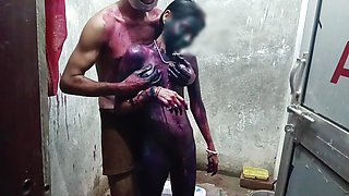 UP Bali's Sarita Bhabhi played Holi by taking her to the bathroom, brother-in-law Bhabhi Holi video