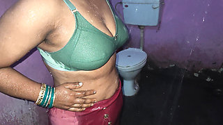 Pinkyrani2333 Hot Bathing Video - Fun with Wet Body in Bathroom