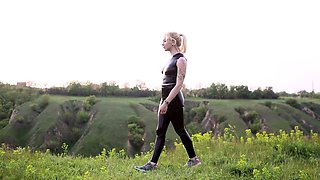 Hot amateur blonde pregnant toying her pussy solo