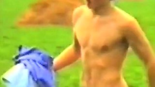 Twink Handjob auf der Wiese