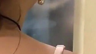 Dando Banho Na Minha Prima Mais Nova