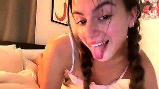 Cute amateur webcam teen girl toying pussy on webcam