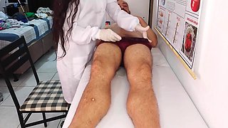 Paciente Em Exame Medico Fica Duro Diante Da Enfermeira - Wild Hottie