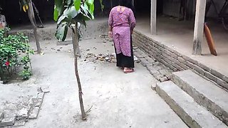 Desi Aunty Gets Anal Fuck in the Yard - Tight Pussy Doggy Style - Indian Mature Sex
