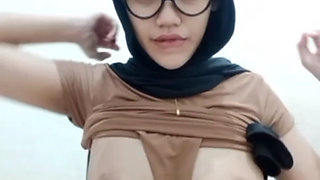 Horny Hijab Masturbation Until Wet