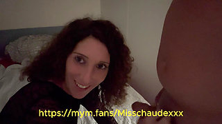 🇫🇷 Misschaudexxx, I'm walking down the street with my light plug in my ass.