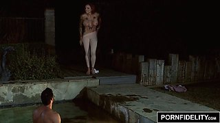 Anna Bell Peaks gets pounded in the pool by a Porngoeshi