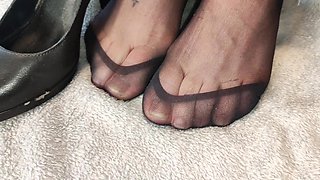 Nach Dem Job Noch Ein Nylon Footjob in Jeans