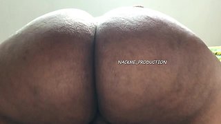 This Granny Head Game Is Wack but Her Massive Booty Compensates for It