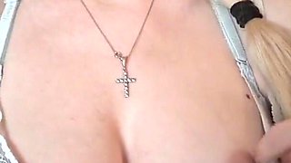 Tits Elza Kom