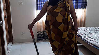 Gujarati Sexy Big Tits Big Ass 45 Yo Neighbor Hot Bhabhi Gets Fucked by Stranger While She Sweeping House
