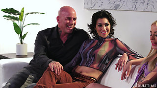 Adult Time - Wild Swingers Couple Swap Orgy with Brooklyn Gray & Anna Claire Clouds Swallowing Cum!