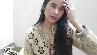 Desi aunty ko nanga karke bathroom me pela