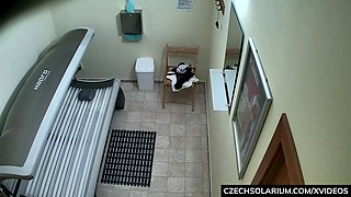 Voyeur TEEN Lady Rubbing her Pussy