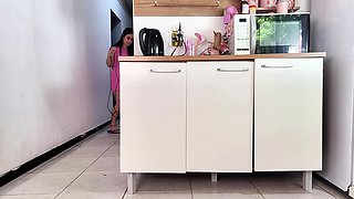Long Bath, Quick and Risky Betrayal: She Took Her Husband's Friend!