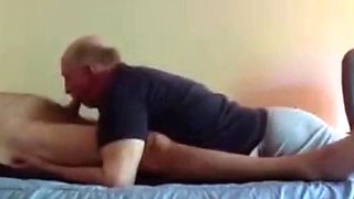 Amateur Opa schluckt gerne
