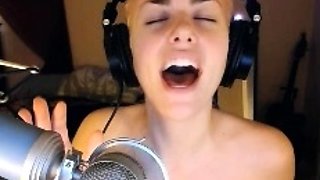 Beautiful wife masturbating show with webcam with toys