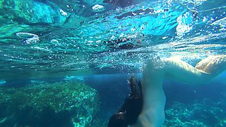 Stunning Girl Swims Nude on Public Beach