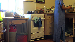 Turkish Muslim Wife Is Shocked When She Gets Suprise Cumshot From Perverted Husband