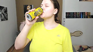 fat fetsh - eating pasta and drinking soda