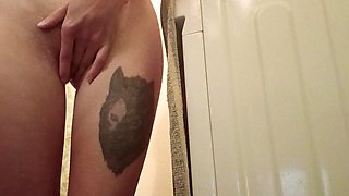 Instead of Doing the Laundry, I Started Masturbating Near the Washing Machine