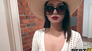 Brunette teen Roxy Muray gets her pussy eaten by her boyfriend in pov