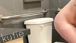 This desperate pee made me super horny!