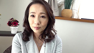 H057g01 Fifty Mature Woman with a Neat Atmosphere Is the First Av! Big Breasts Shake on a Slim Body!