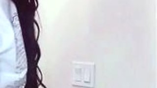 Webcam beauty and her toys have solo sex