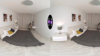 Leggy Babe Solo Pussy rubbing VR