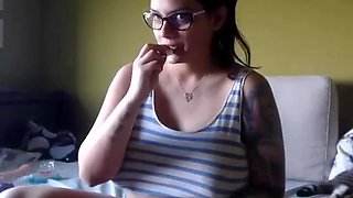 Pregnant Klariss Smoking And Squirting