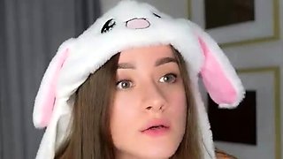 Amateur Webcam Teen Flashes Masturbates