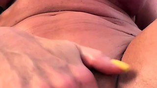 Horny brunette amateur milf solo pussy toying show on couch