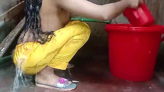 Desi Girl Takes Hot Bathroom Fuck with Boyfriend - Viral HD Video