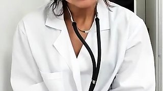 Webcam fun mature brunette with toys cum on cam