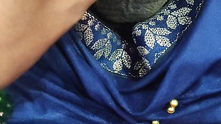 Sexy Bhabhi Gave Handjob to Brother in Law in Saree