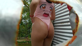 OUTDOOR BOOTH EXPOSES LATINA ASS