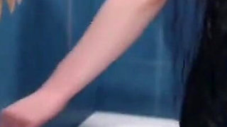 Secretary Squirts in the Bath