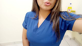 The Nurse Uses Her Boss's Office to Masturbate Live in Front of Her Community of Followers