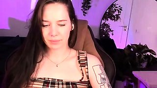 Brunette Solo Webcam Masturbation