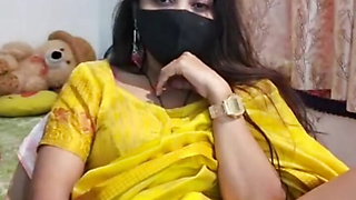 Indian girl Madhu fingering in pussy and showing sexy figure