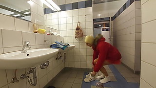 Horny in Public Toilett 1