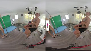 Leggy bimbo doll stripper rides dick - Voyeur - perVRt