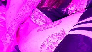 Cute amateur teen girl toying her pussy in bed on cam