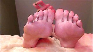 You Licking Her Saliva Dripping From Her Feet